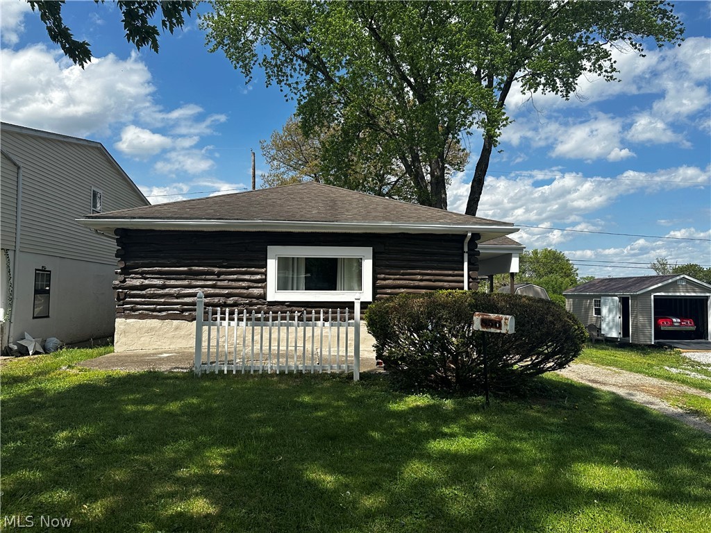A very cool log cabin in Newark, that has fresh paint and brand new carpet. With a large living room, this 2 bedroom also has a large kitchen. There is a full basement, deck, dining area, and more.