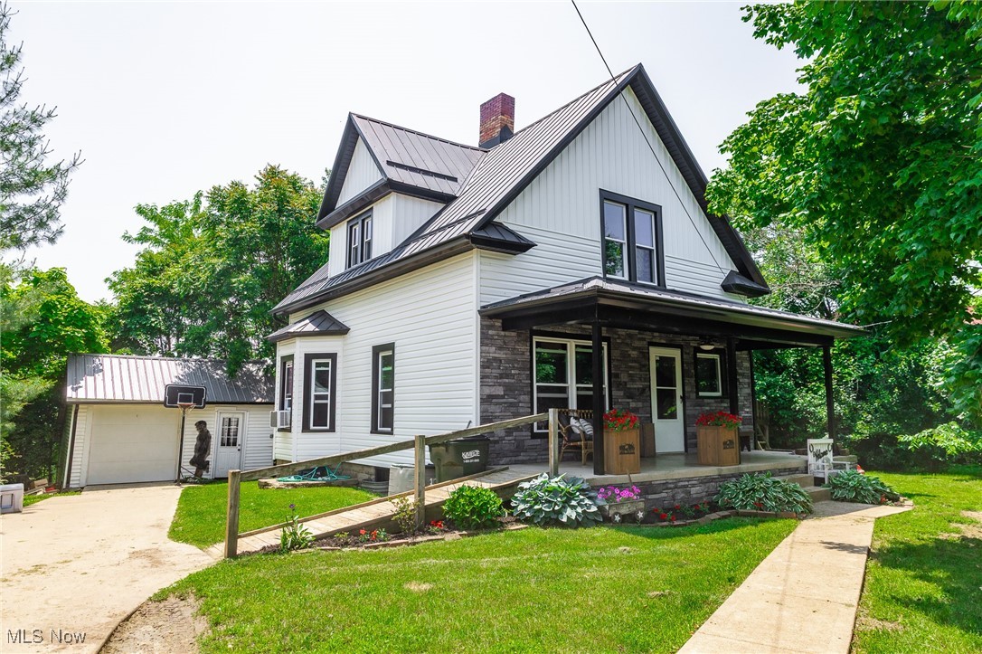 Main image without alt text