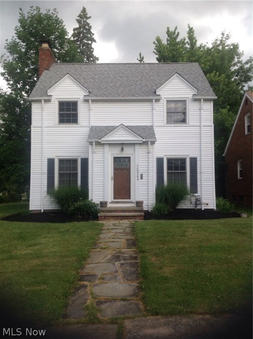 Beautiful, Well-Maintained home in the heart of peaceful Parma Heights. Recently renovated. Newer windows, Hardwood floors, New KITCHEN, Laundry area with Washer & Dryer, Full bath in the basement. 
All Appliances stay: Double doors fridge, electric stove, microwave, Dishwaher, garbage disposal, and washer & dryer.
Close to metro-park and all types of amenities.
2 Fireplaces (Seller have not use them in the last 8 years).