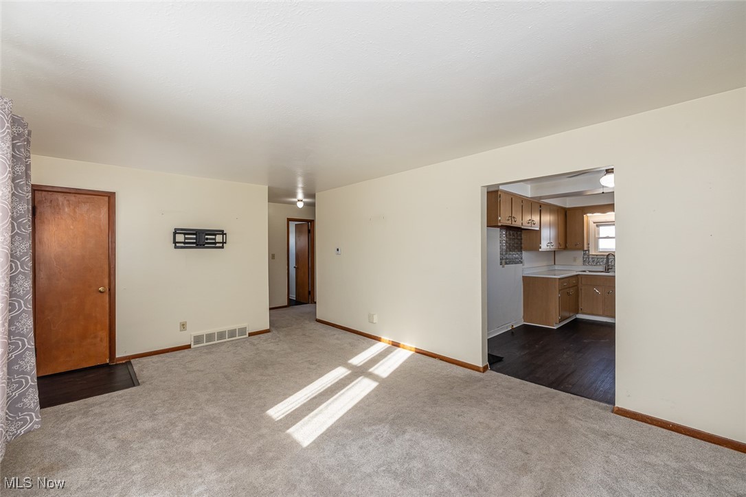 11220 Sharon Drive, Parma, Ohio image 4