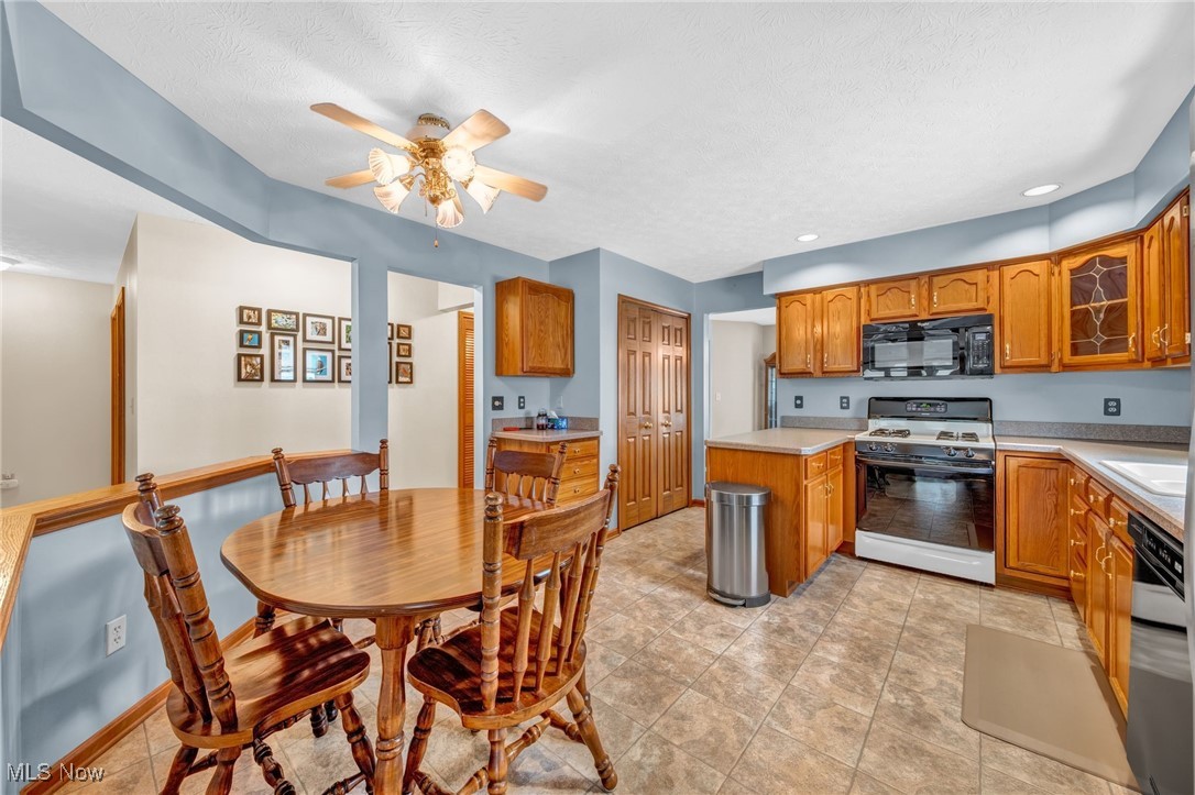 16385 N Laguardia, Strongsville, Ohio image 13