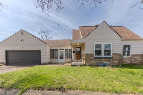 Homes For Sale - 1582 Evergreen Avenue<br/> Summit County, Akron, OH 44301