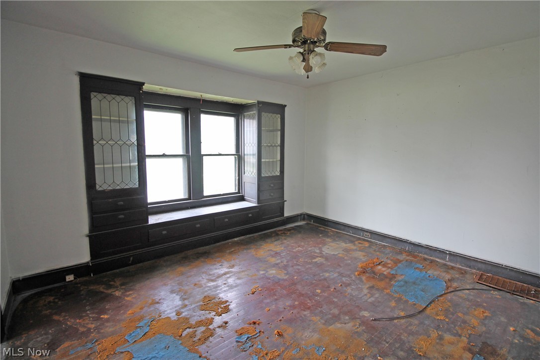 Helper Woodland Hills Park - Residential Income