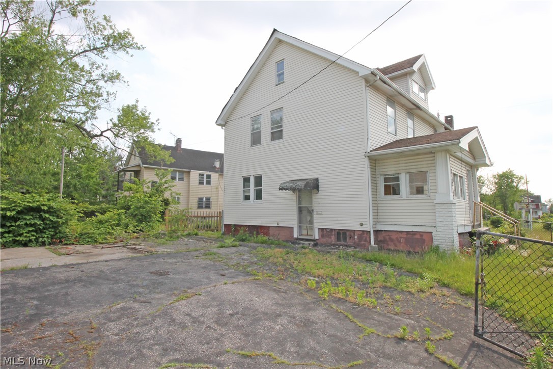 Helper Woodland Hills Park - Residential Income