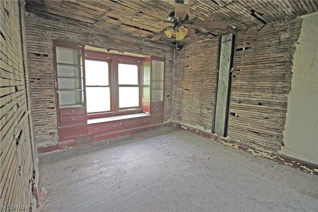 Helper Woodland Hills Park - Residential Income