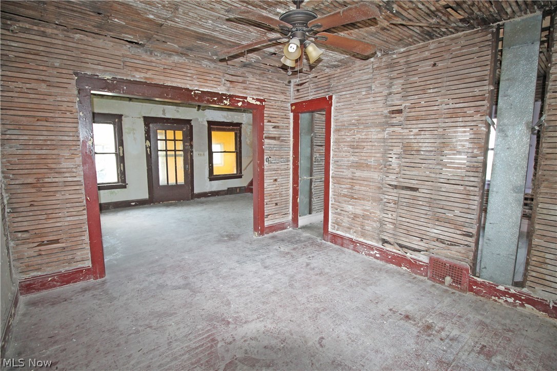 Helper Woodland Hills Park - Residential Income