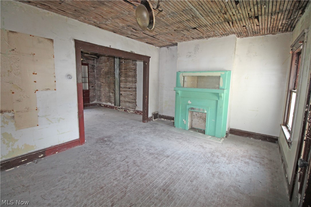 Helper Woodland Hills Park - Residential Income