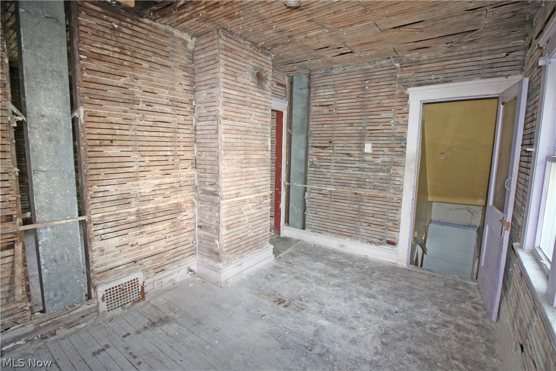 Helper Woodland Hills Park - Residential Income