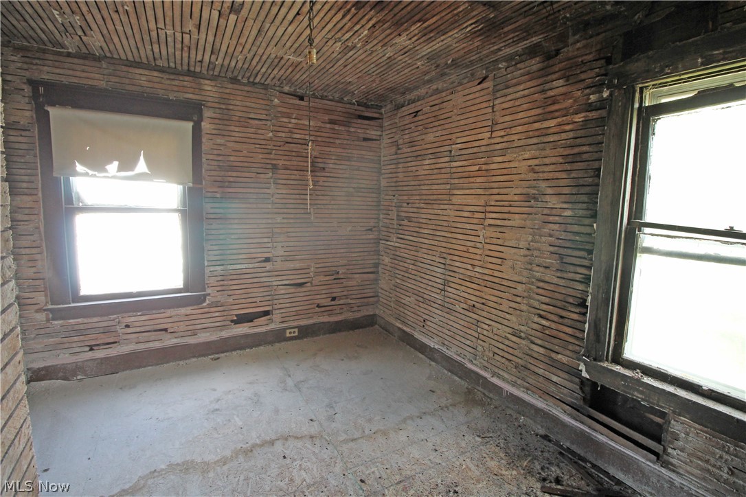 Helper Woodland Hills Park - Residential Income