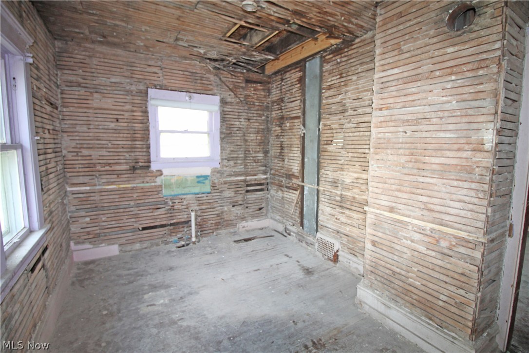 Helper Woodland Hills Park - Residential Income