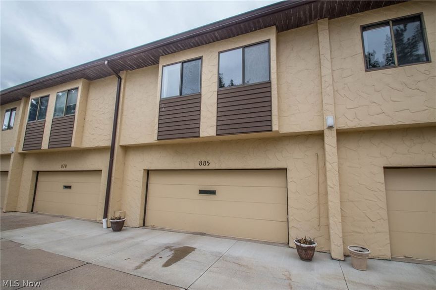 Move right in to this spacious West Akron condo! This 3 bedroom 2.5 bath condo offers over 2000 square feet of living space. Kitchen was completely renovated in 2018 with brand new counter tops, flooring, and appliances. Located conveniently in West Akron near Summit Mall, additional shopping options, countless restaurants, the Cuyahoga Valley National Park and convenient highway access. The downstairs has a living room and family room, as well as, dining area and bar for entertaining. Enjoy the large master bedroom with walk-in closet and updated master bath. The other two bedrooms and baths are very good sized and very clean. Call for your private showing today.