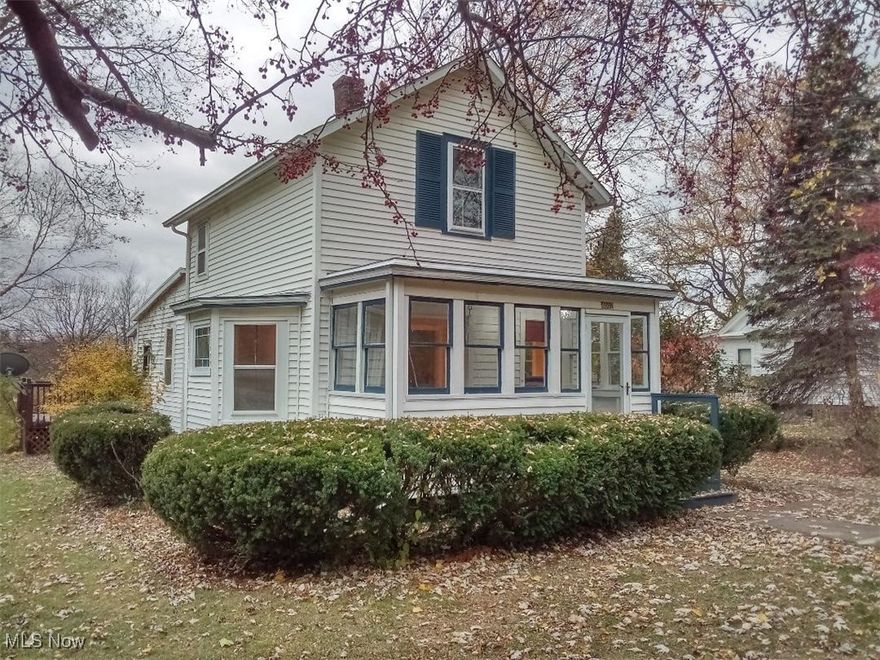 2025 renovation on this beautiful 2 bedroom, 2 bath, plus office home. Kitchen totally updated - all new appliances: stove, refrigerator, washer and dryer. En Suite bathroom totally updated as well as second bathroom. Primary bedroom located on first floor; second bedroom upstairs along with office. Large oversized 2-car garage in back of property has a large loft, great for your favorite hobby or lots of storage. Less then one mile from Perry's schools. Situated on a peaceful, quite street with a 25 mile per hour speed limit - no noisy traffic. Enjoy the large rear deck with a large shade tree.