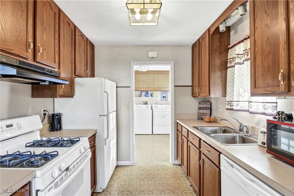 Photo of 467 Birchwood Drive, Berea, OH 44017 (MLS # 5164286)