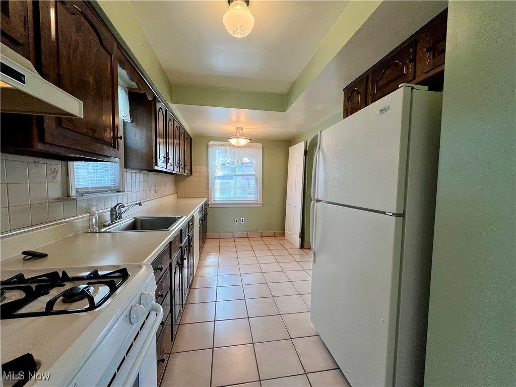 Cleveland, Ohio 44135, United States, 2 Bedrooms Bedrooms, ,2 BathroomsBathrooms,Residential,Pending,81006