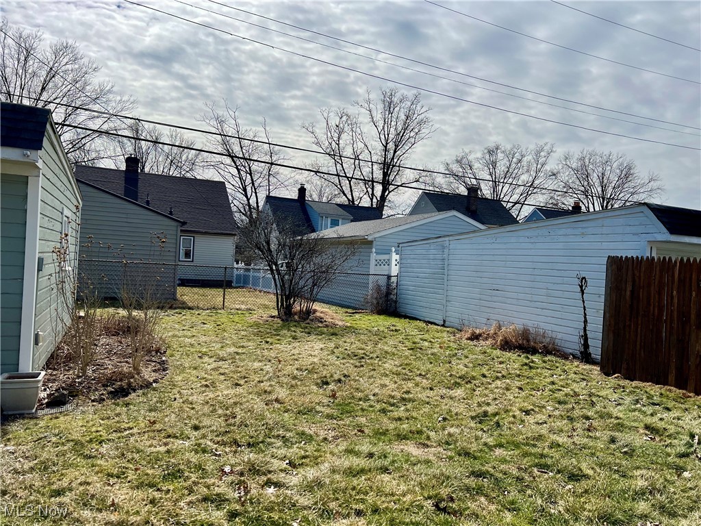 Cleveland, Ohio 44135, United States, 2 Bedrooms Bedrooms, ,2 BathroomsBathrooms,Residential,Pending,81006