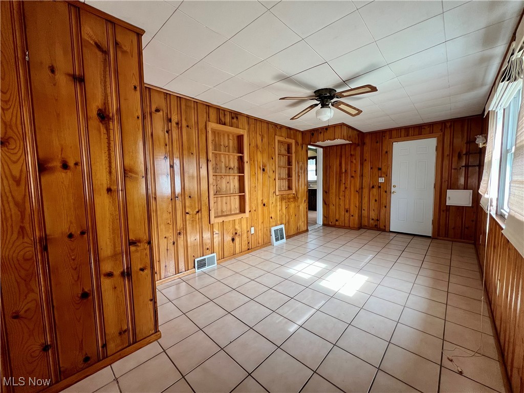 Cleveland, Ohio 44135, United States, 2 Bedrooms Bedrooms, ,2 BathroomsBathrooms,Residential,Pending,81006