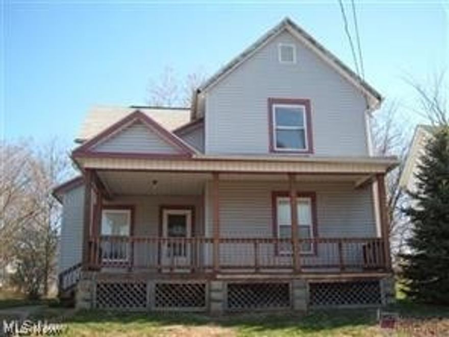 Fixer Upper, Great opportunity.  Being SOLD "AS IS".  Seller doing trash-out 7/31 or 8/1.    Missing HWTank

All room sizes are estimated!