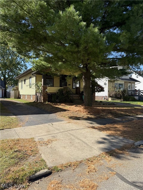 Tiny photo for 7923 Jameson Road, Parma, OH 44129 (MLS # 5255232)