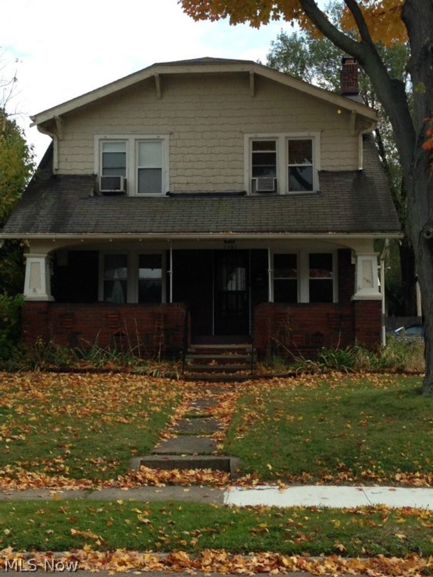 Large colonial for rent in North Hill.   3 bedrooms, 1.5 ba, remodeled kitchen with appliances.  Large dining room and family room with a sun porch / solarium.  
2 car attached garage!  Call agent for a private showing