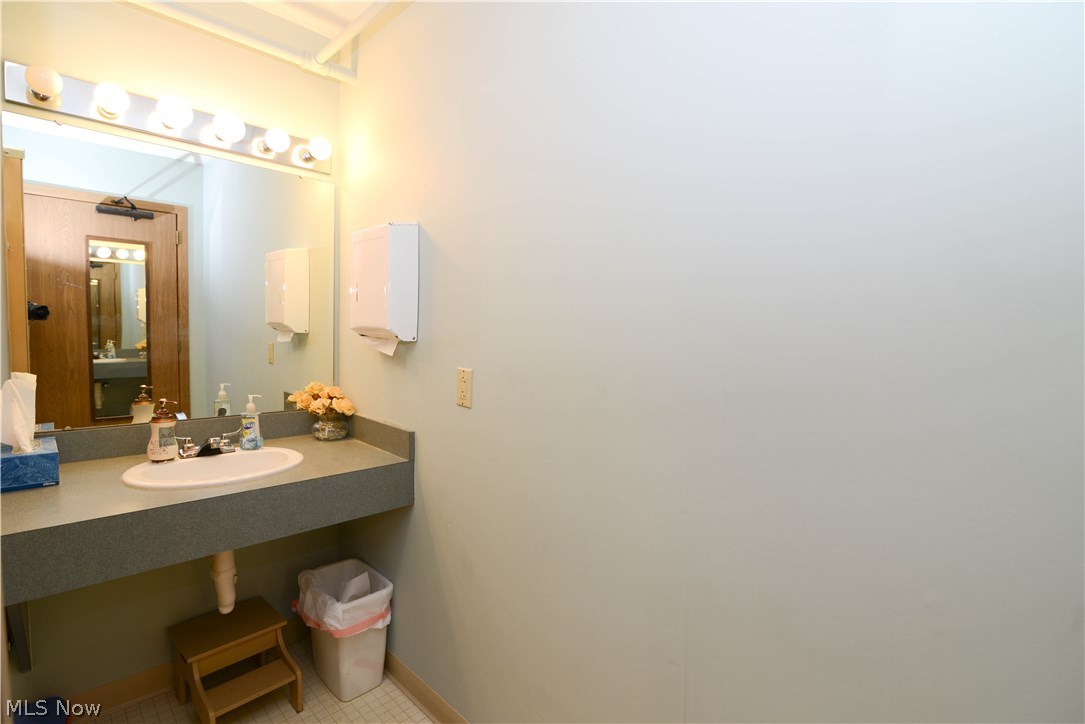 Bev Road Professional - Commercial Sale