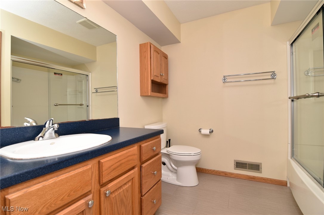 Solon, Ohio 44139, United States, 4 Bedrooms Bedrooms, ,3 BathroomsBathrooms,Residential,Pending,20175