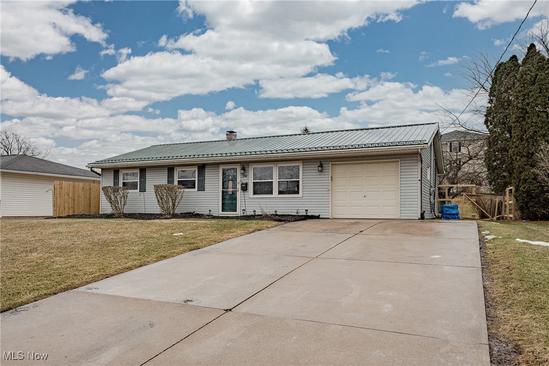 340 Birch Hill Drive, Medina, Ohio image 2