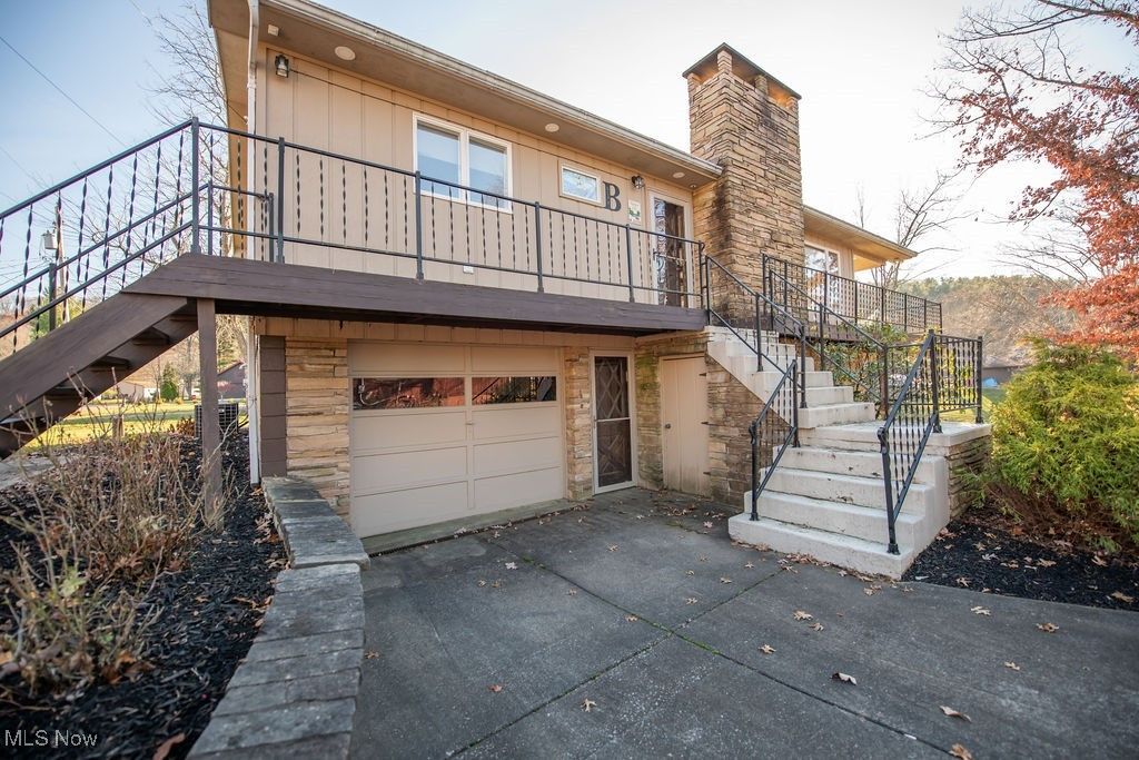 Photo of 6170 Paradise Drive SW, Sherrodsville, OH 44675 (MLS # 5174118)