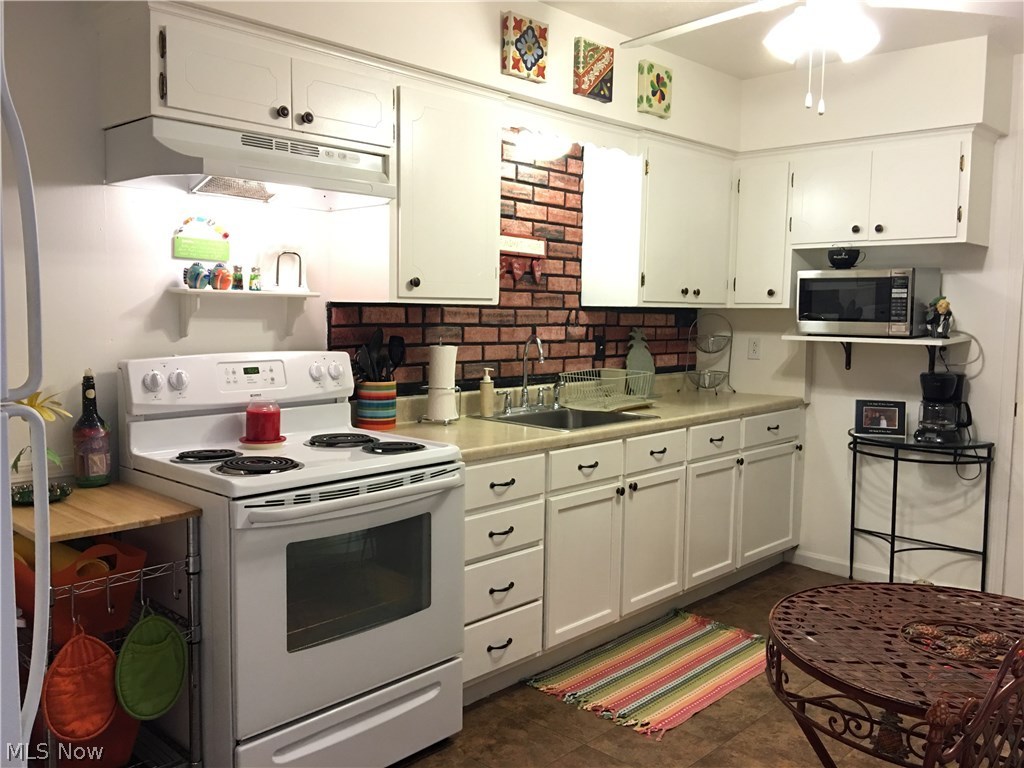 Meadowlawn Condo - Residential Lease