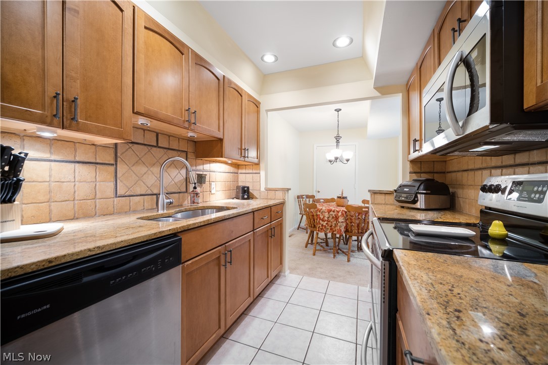 Georgetown/Lyndhurstcondo - Residential