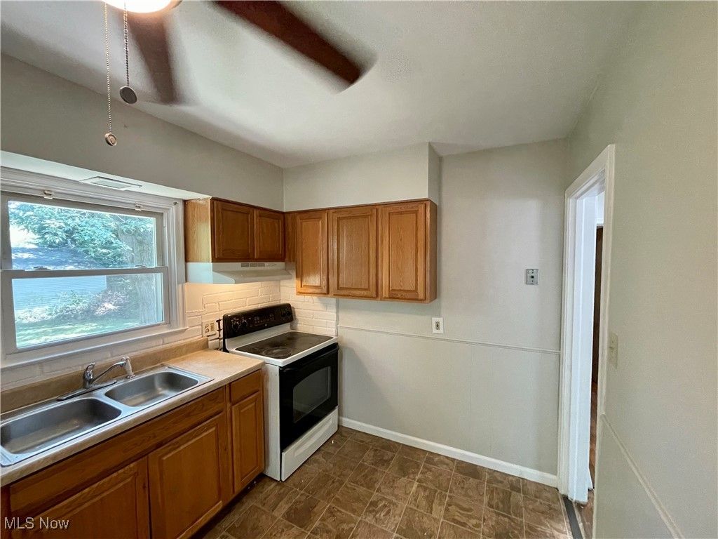 Photo of 857 Kennebec Avenue, Akron, OH 44305 (MLS # 5181390)