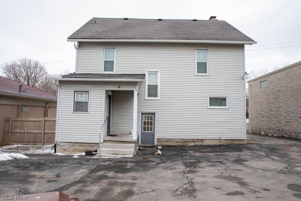 Photo of 131 Poland Avenue, Struthers, OH 44471 (MLS # 5188716)