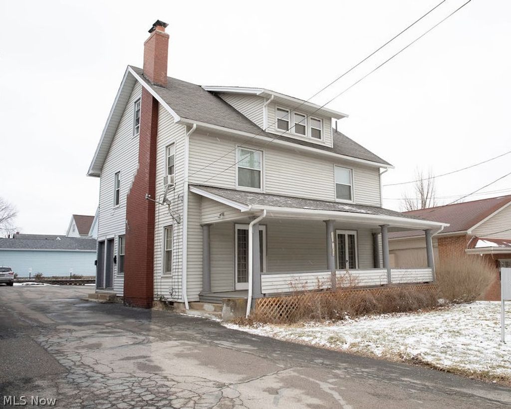 Photo of 131 Poland Avenue, Struthers, OH 44471 (MLS # 5188716)