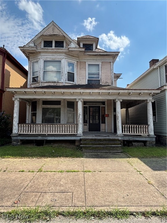 Investment Opportunity!!! This triplex features a main living area with two additional 1 bedroom units attached. Each unit is metered separately. A freshly renovated 20x40 garage with a bathroom and carpeted storage.