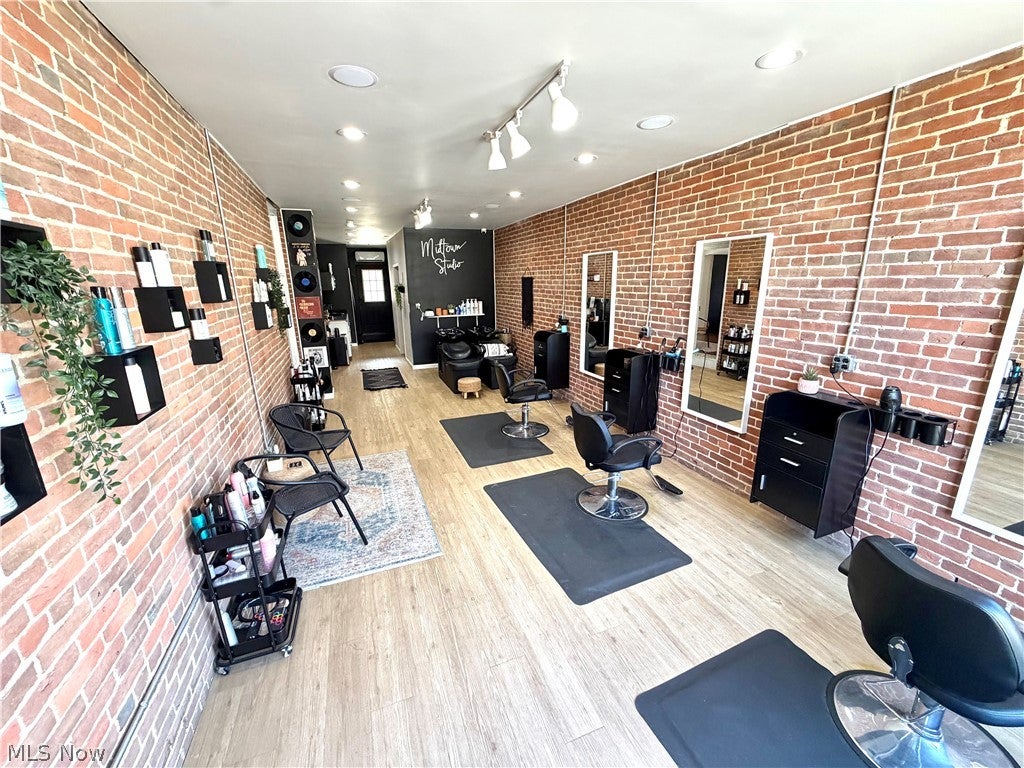 605 Putnam Avenue