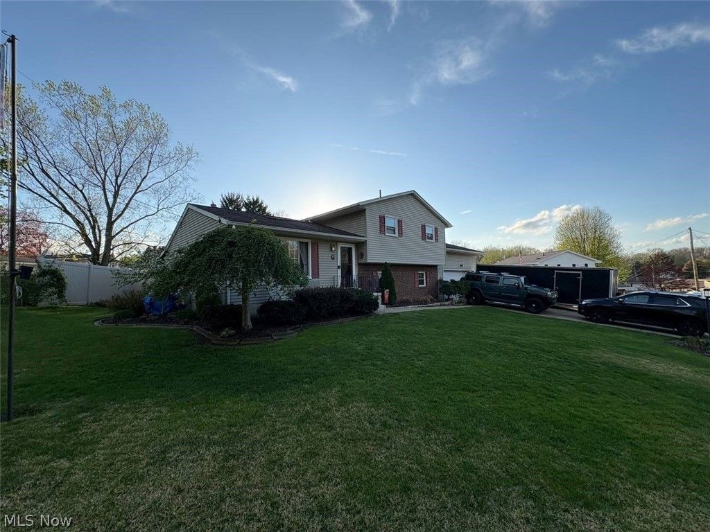 Photo of 503 Meadowridge Avenue NW, Canton, OH 44708 (MLS # 5203943)