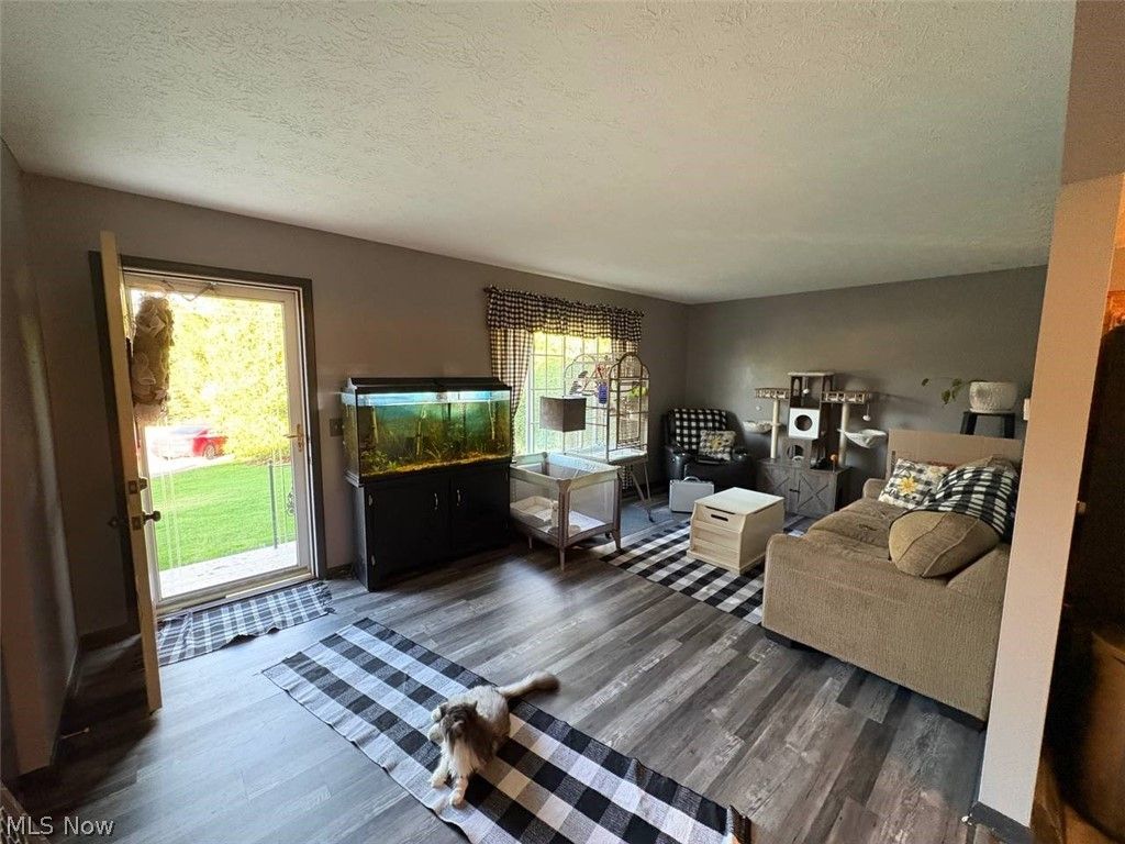 Photo of 503 Meadowridge Avenue NW, Canton, OH 44708 (MLS # 5203943)