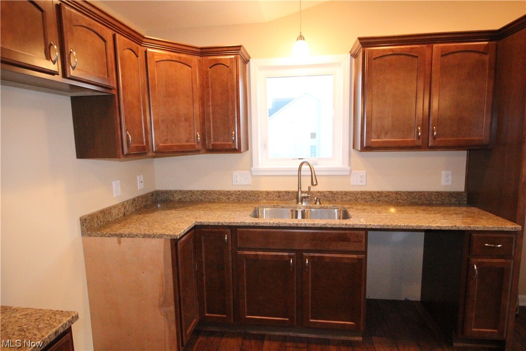 5960 Perry Hills Drive, Canton, Ohio image 10