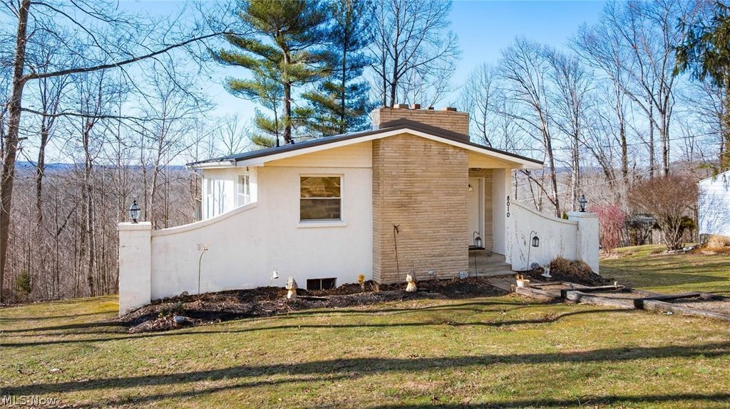 Photo of 8010 Lakeview Drive, Nashport, OH 43830 (MLS # 5189515)