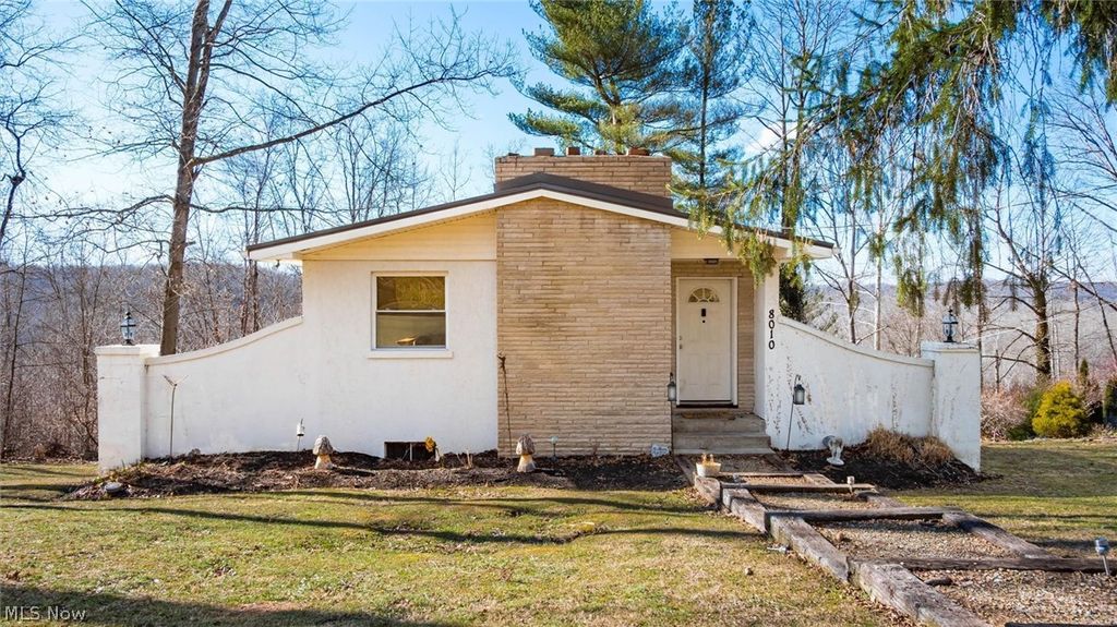 Photo of 8010 Lakeview Drive, Nashport, OH 43830 (MLS # 5189515)