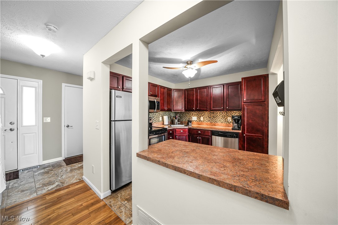 9389 Hickory Ridge Drive, Streetsboro, Ohio image 11