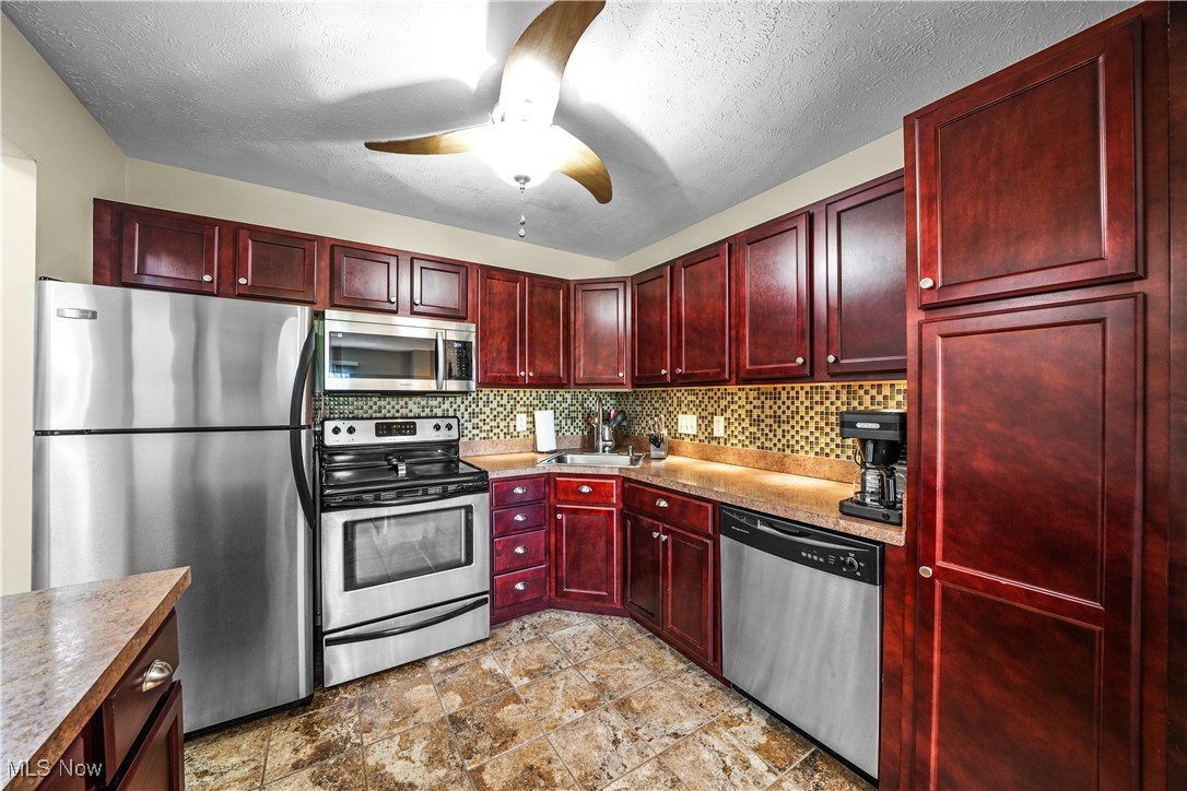 9389 Hickory Ridge Drive, Streetsboro, Ohio image 8