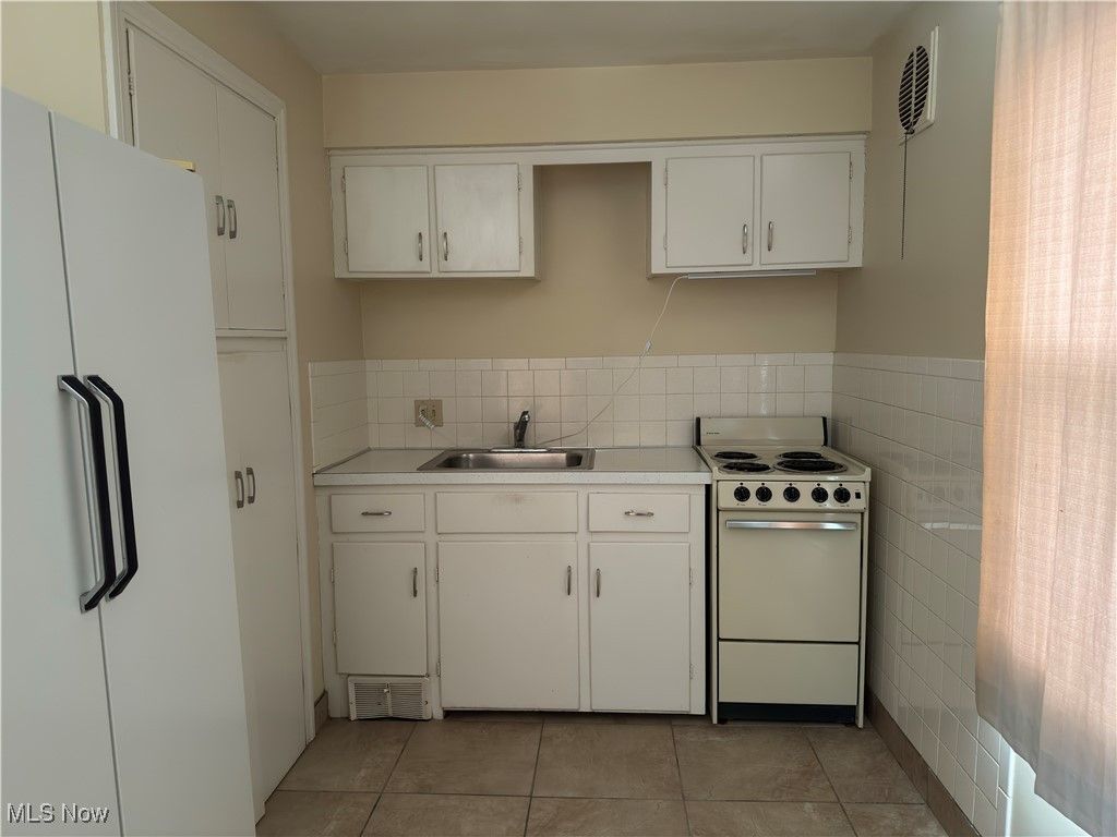 Photo of 52 Willow Drive #1, Youngstown, OH 44512 (MLS # 5178446)