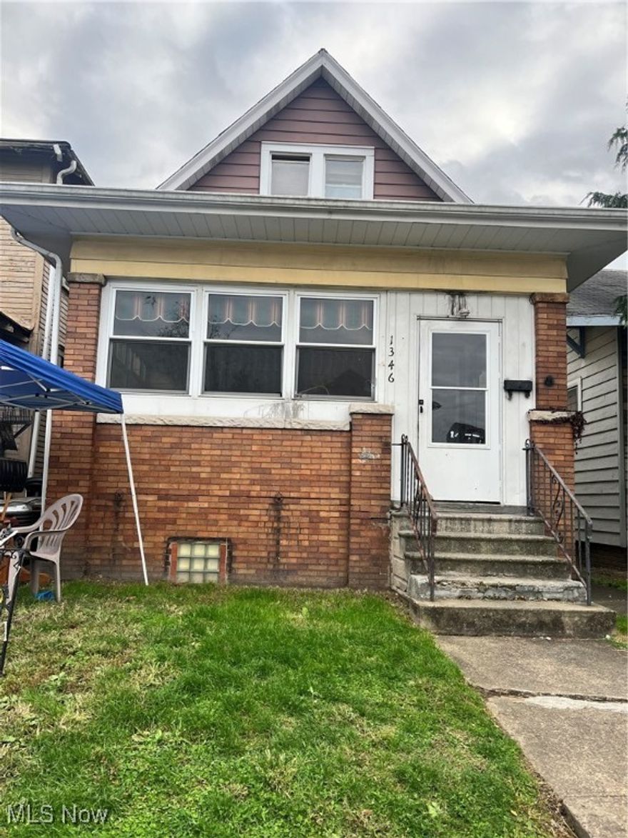 Great investment opportunity in Steubenville, in need of some TLC. 2 bedroom 1 bath, would make a great rental property.