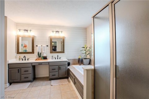 Tiny photo for 4366 Roxburghe Drive, Brecksville, OH 44141 (MLS # 5254764)