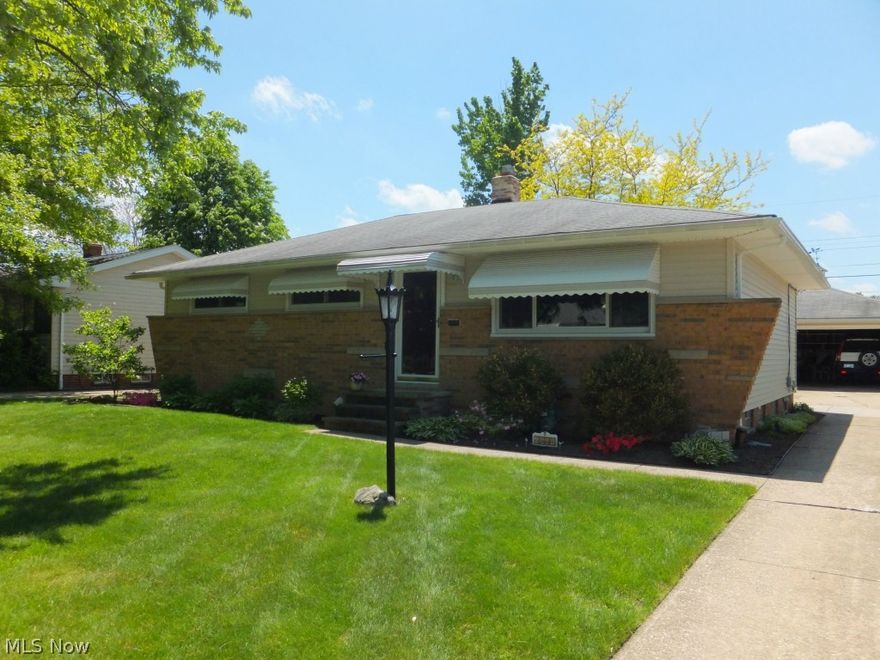 Just Move In! Brick & Vinyl sided ranch,3 bedrooms, 1 1/2 baths,newer windows,central air,finished rec room,glass block windows,fenced yard (3 sides),2 1/2 car garage w/opener,well kept landscaped yard