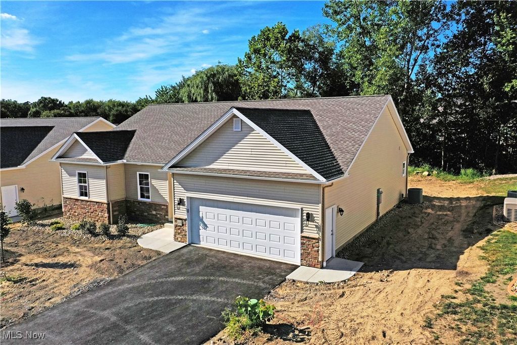 Photo of 2261 Saddlebrook, Cortland, OH 44410 (MLS # 5165562)