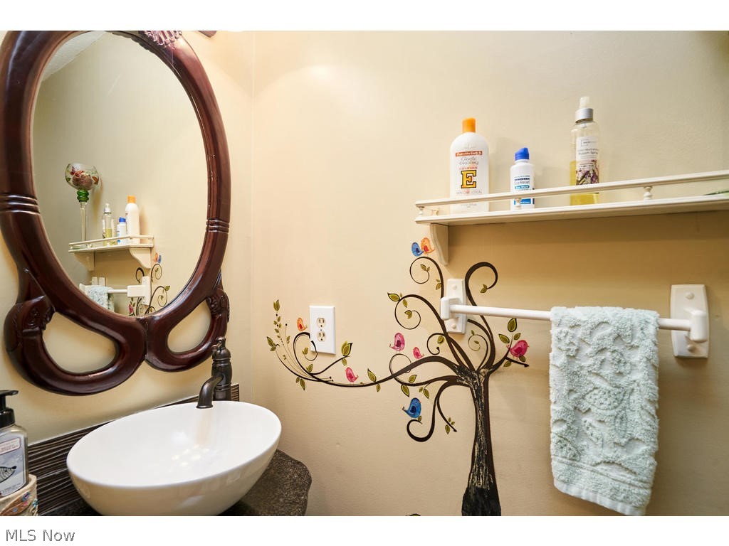 Courtyards Woodbury Condo - Residential