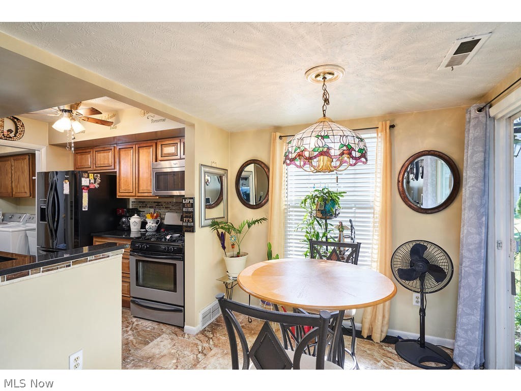 Courtyards Woodbury Condo - Residential