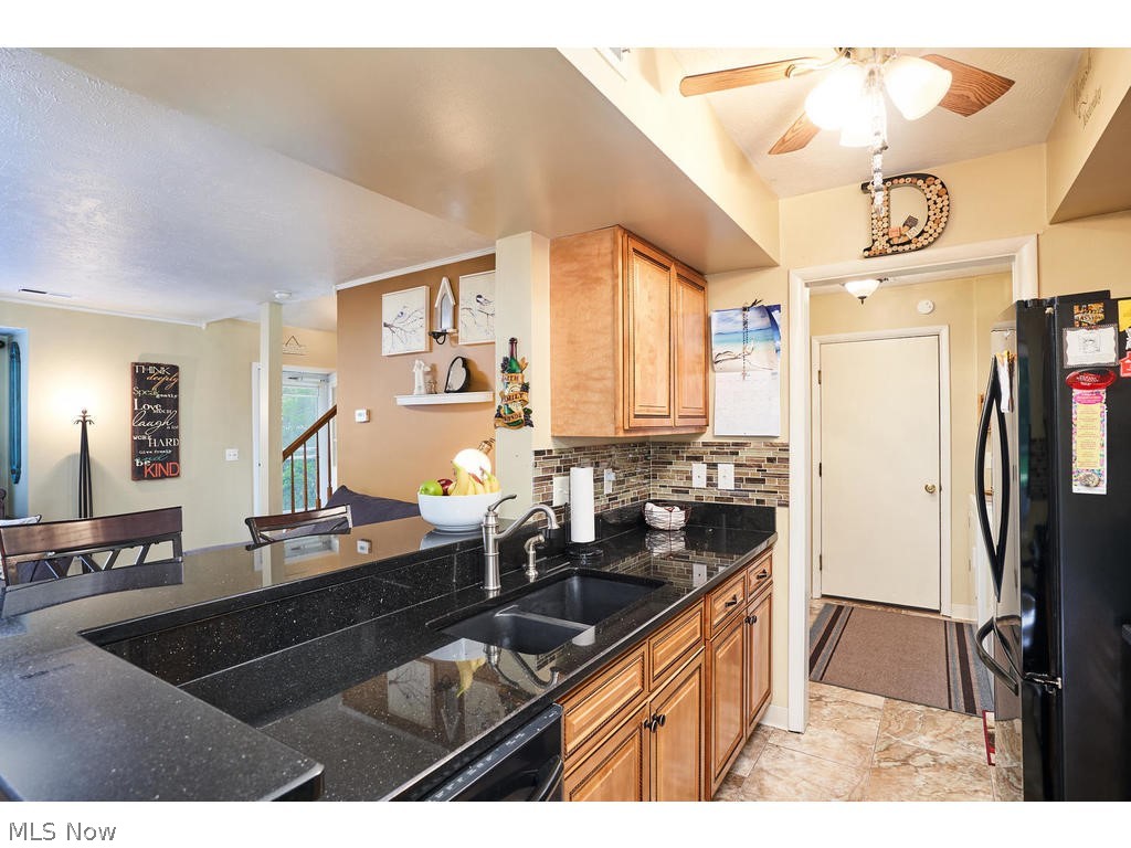 Courtyards Woodbury Condo - Residential