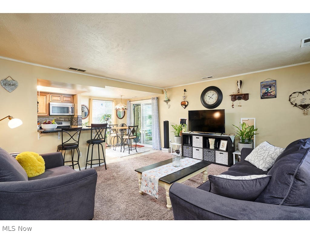 Courtyards Woodbury Condo - Residential